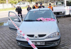 Otomobil yayaların arasında daldı:1 ölü