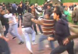 CHP'li öğrencilerin çarşaf kavgası