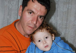 Hasta baba ve kızı yardım bekliyor