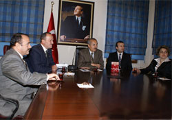 Emekliye ayrılan valilik personeline tören