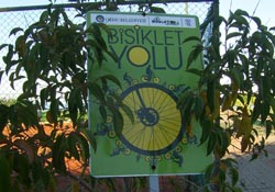 Tabelası burada yolu nerede?!