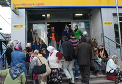 Yaşlıların maaş çilesi