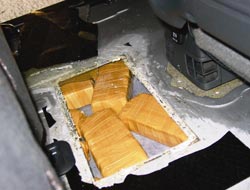 Aracında 15 kilo eroin yakalandı