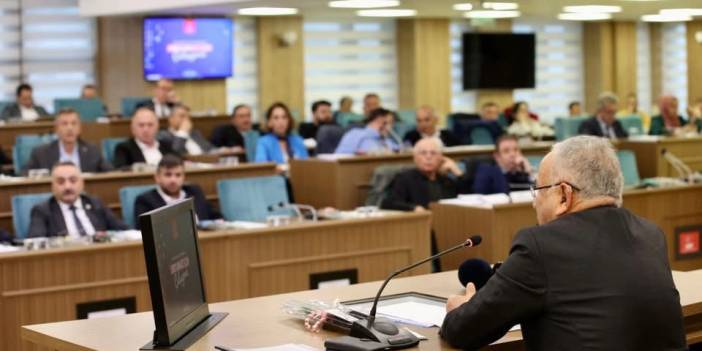 BAŞKAN GÜLER’DEN AÇIKLAMALAR  “BİZ BORÇ BATAĞINDA DEĞİL, YATIRIM ATAĞINDAYIZ”