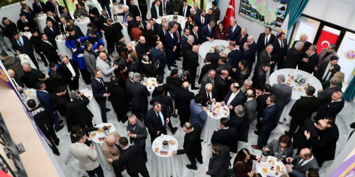 ORDU’DA BAYRAMLAŞMA TABLOSU: PROTOKOL SAHADA, VATANDAŞLA YAN YANA