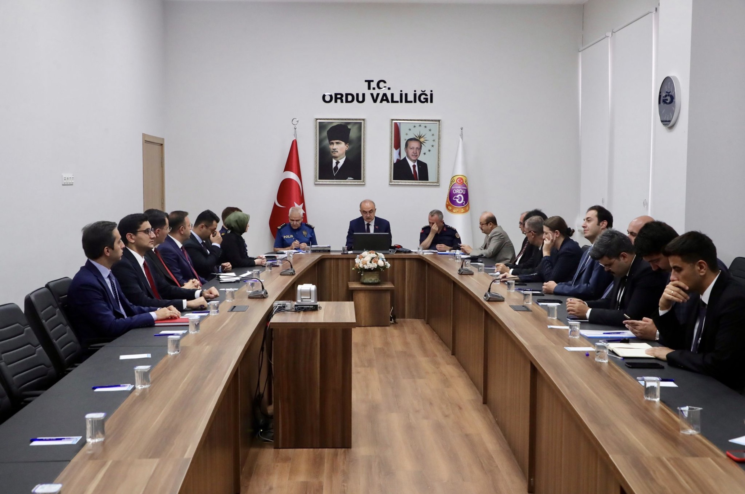vali-erol-guvenlik-toplantisi.jpeg